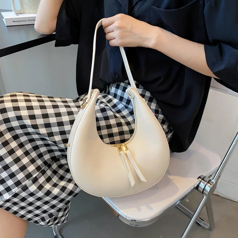 Bolso medio luna de lujo